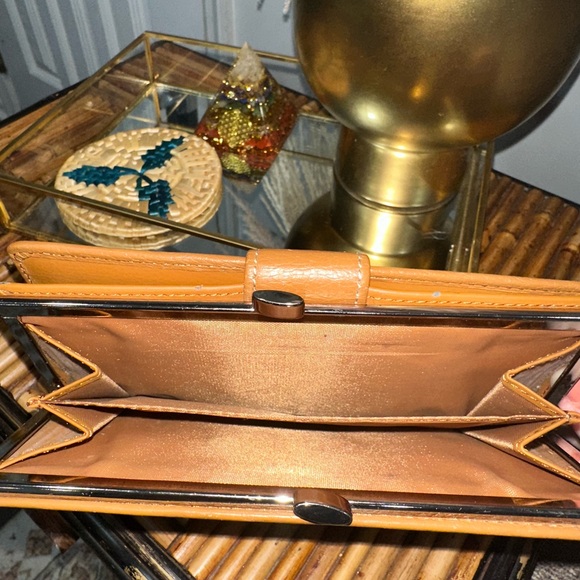 Vintage Genuine Leather Tan Kiss Lock Wallet - Picture 3 of 7